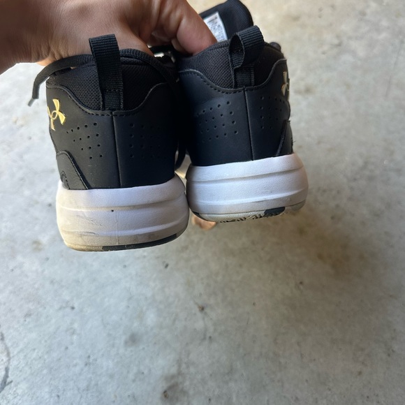 Under Armour Boys Basketball Shoes - Picture 5 of 7